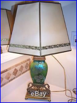 1920s VINTAGE STEUBEN IRIDESCENT GREEN ART GLASS & DORE BRONZE SWANS FRENCH LAMP