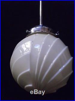 Art deco Ceiling lamp 1920/30. Creme opaline glass