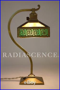 BRADLEY HUBBARD MISSION ARTS CRAFTS DECO KEY STAINED GLASS BRONZE TABLE LAMP 20s