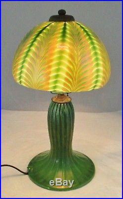 Beautiful 1999 Lundberg Studios Green Splash Boudoir Lamp