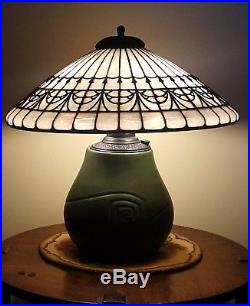 Bigelow & Kennard Hampshire Arts & Crafts Leaded Slag Stained Glass Table Lamp
