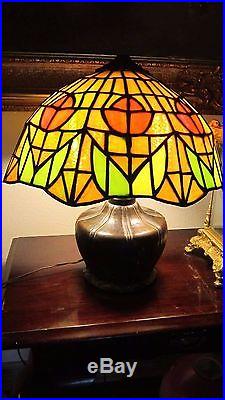 Bradley Hubbard Leaded Glass, Tulips, Leaves, Glass Arts Crafts Table Lamp