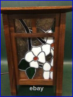 Fine Arts & Crafts Stained Glass & Mica Walnut Accent Lamp Stewart Nelson