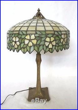 GORGEOUS c. 1910 HANDEL UNIQUE ART GLASS LEADED GLASS TABLE LAMP With FLOWER