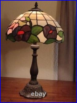 Stained glass lamp vintage, beautiful flowers and hummingbird shade