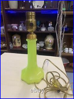 Vintage Art Deco Vaseline Uranium Lamp