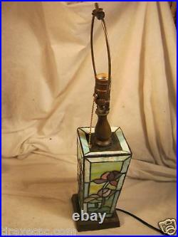 Vintage STAINED GLASS TABLE LAMP LIT BASE ART