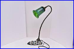 Vtg Art Nouveau Trumpet Lily Table Lamp Pulled Feather Art Glass Iridescent 17