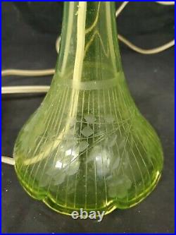 Vtg GREEN vaseline GLASS ELECTRIC LAMP tear drop floral shade fluorescent (A3)